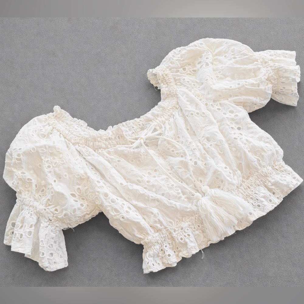 Line & Dot Lace Crop Top White eyelet puff sleeves size S